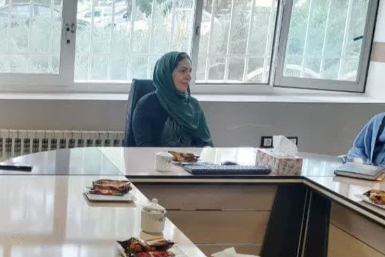 تجلیل و تقدیر از فرزند شهید خانم دکتر آزیتا کمالی متخصص زنان زایمان در شهرستان گلپایگان