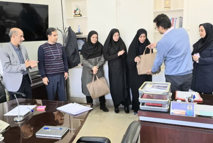 تجلیل و تقدیر از فرزندان شهدا در واحد منابع انسانی دانشگاه به مناسبت بزرگداشت روز شهدا 22 اسفند