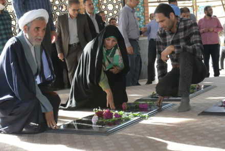 آئین غبار روبی و عطر افشانی مزار شهدای گمنانم در سالروز آزاد سازی خرمشهر 