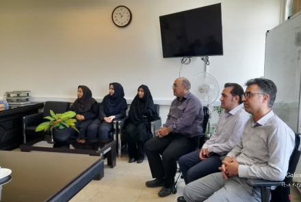 تجلیل و تقدیر از آزاده سرافراز جناب آقای عباسپور کارمند مهندسی مشاغل به مناسبت 26 مرداد ماه بازگشت آزادگان به میهن اسلامی