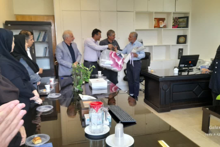 تجلیل و تقدیر از آزاده سرافراز جناب آقای عباسپور کارمند مهندسی مشاغل به مناسبت 26 مرداد ماه بازگشت آزادگان به میهن اسلامی
