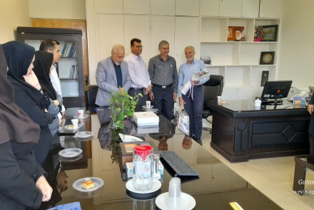 تجلیل و تقدیر از آزاده سرافراز جناب آقای عباسپور کارمند مهندسی مشاغل به مناسبت 26 مرداد ماه بازگشت آزادگان به میهن اسلامی